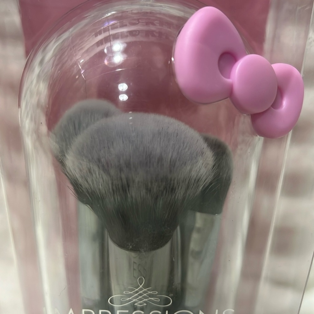 PRICE IS FIRM - Hello Kitty The Favorites 6 Piece Bell Jar Makeup Brush Gift Set - Picture 3 of 5
